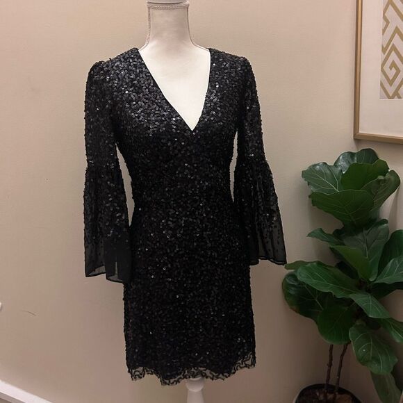 CELLIENNE SEQUINED PLUNGING COCKTAIL AND PARTY DRESS belle sleeve - Picture 4 of 11